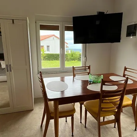 Semesterbostad Rini House *